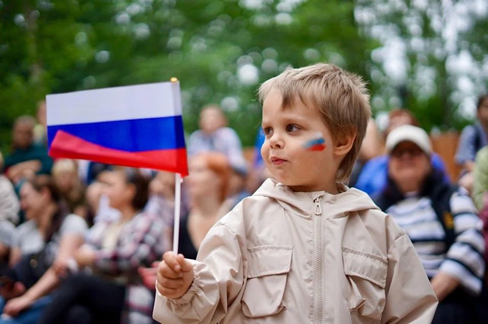 Андрей Воробьев: Дорогие жители, поздравляю вас с Днем России!