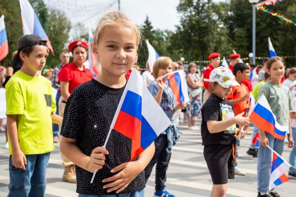 Андрей Воробьев: Дорогие жители, поздравляю вас с Днем России! Андрей Воробьев: Дорогие жители, поздравляю вас с Днем России!