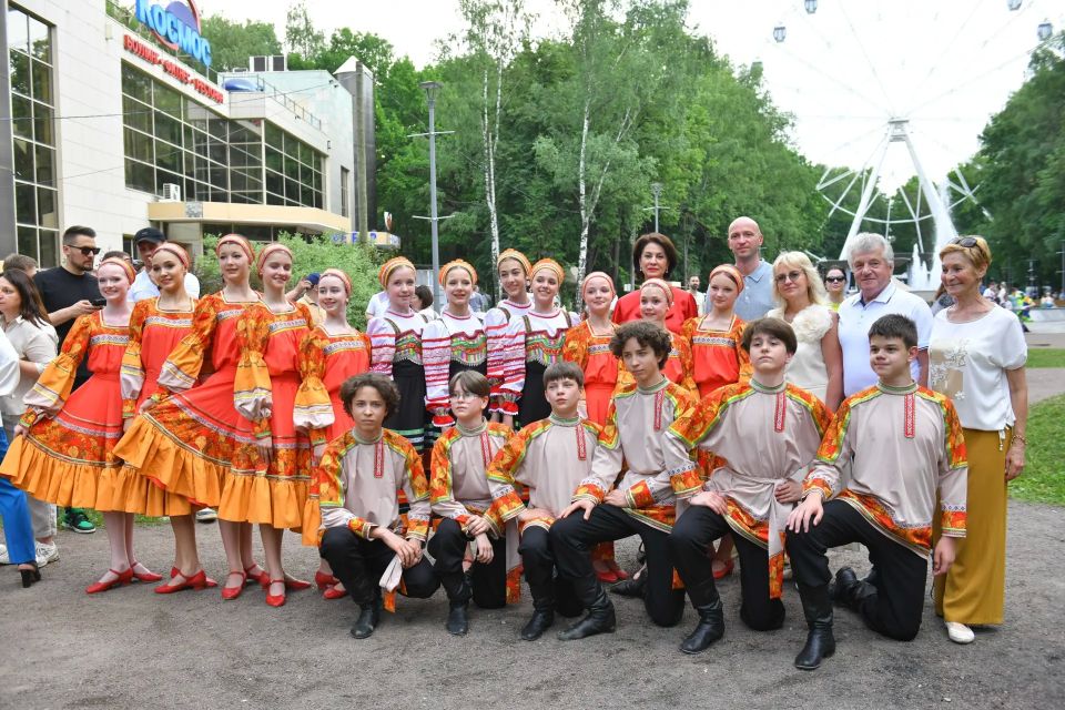 Концерт, мастер-классы и народные промыслы: как в Химках отметили День России Концерт, мастер-классы и народные промыслы: как в Химках отметили День России
