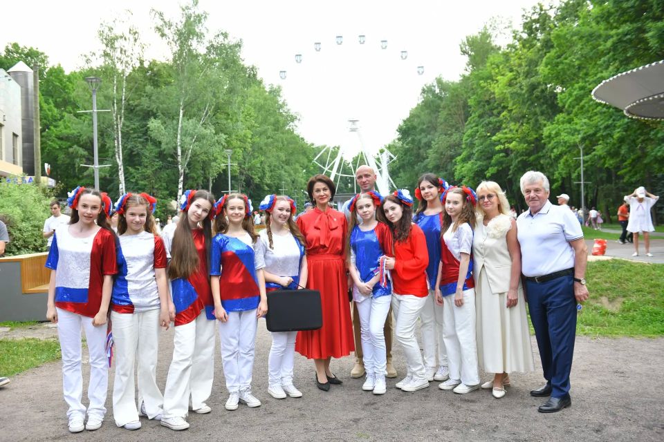 Концерт, мастер-классы и народные промыслы: как в Химках отметили День России Концерт, мастер-классы и народные промыслы: как в Химках отметили День России