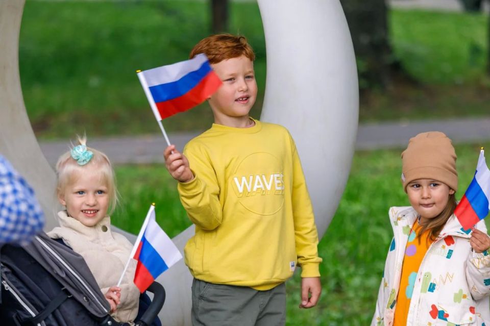 Андрей Воробьев: Дорогие жители, поздравляю вас с Днем России! Андрей Воробьев: Дорогие жители, поздравляю вас с Днем России!