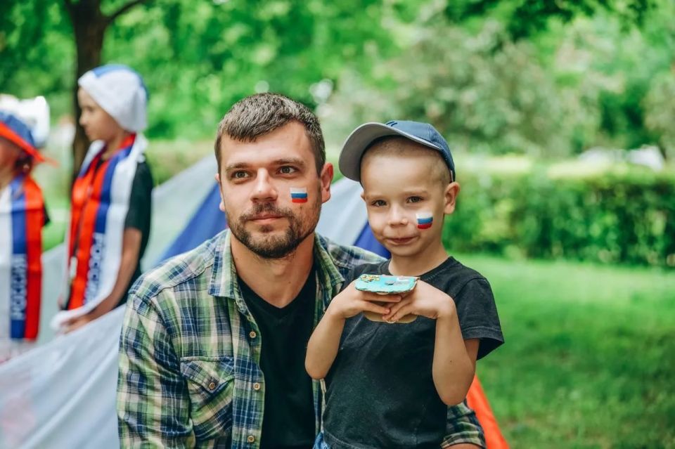 Андрей Воробьев: Дорогие жители, поздравляю вас с Днем России! Андрей Воробьев: Дорогие жители, поздравляю вас с Днем России!