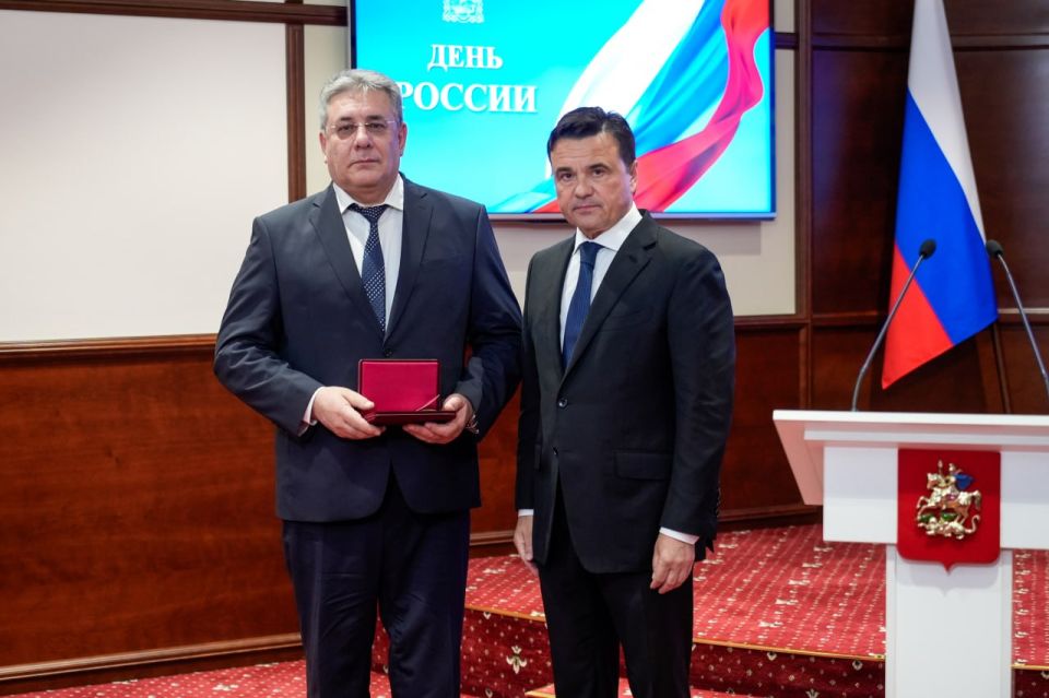 Губернатор Андрей Воробьев поздравил жителей Московской области с Днем России и вручил государственные и региональные награды Губернатор Андрей Воробьев поздравил жителей Московской области с Днем России и вручил государственные и региональные награды