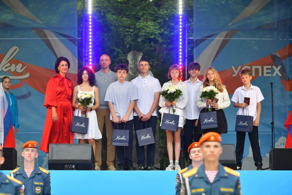Концерт, мастер-классы и народные промыслы: как в Химках отметили День России Концерт, мастер-классы и народные промыслы: как в Химках отметили День России