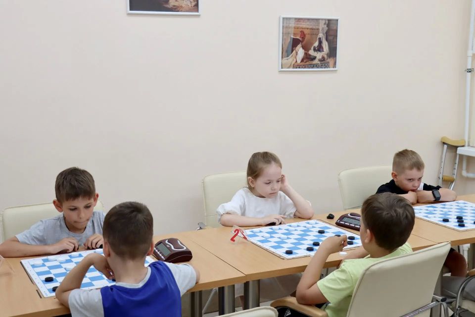 Шашечный турнир ко Дню России: стратегия, характер и любовь к игре Шашечный турнир ко Дню России: стратегия, характер и любовь к игре
