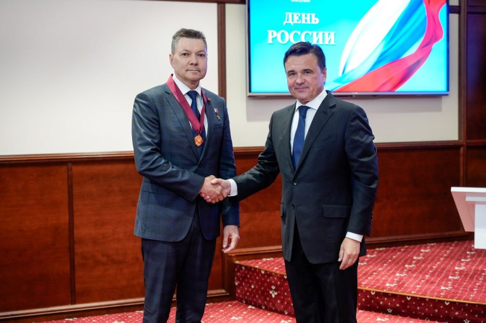Губернатор Андрей Воробьев поздравил жителей Московской области с Днем России и вручил государственные и региональные награды Губернатор Андрей Воробьев поздравил жителей Московской области с Днем России и вручил государственные и региональные награды