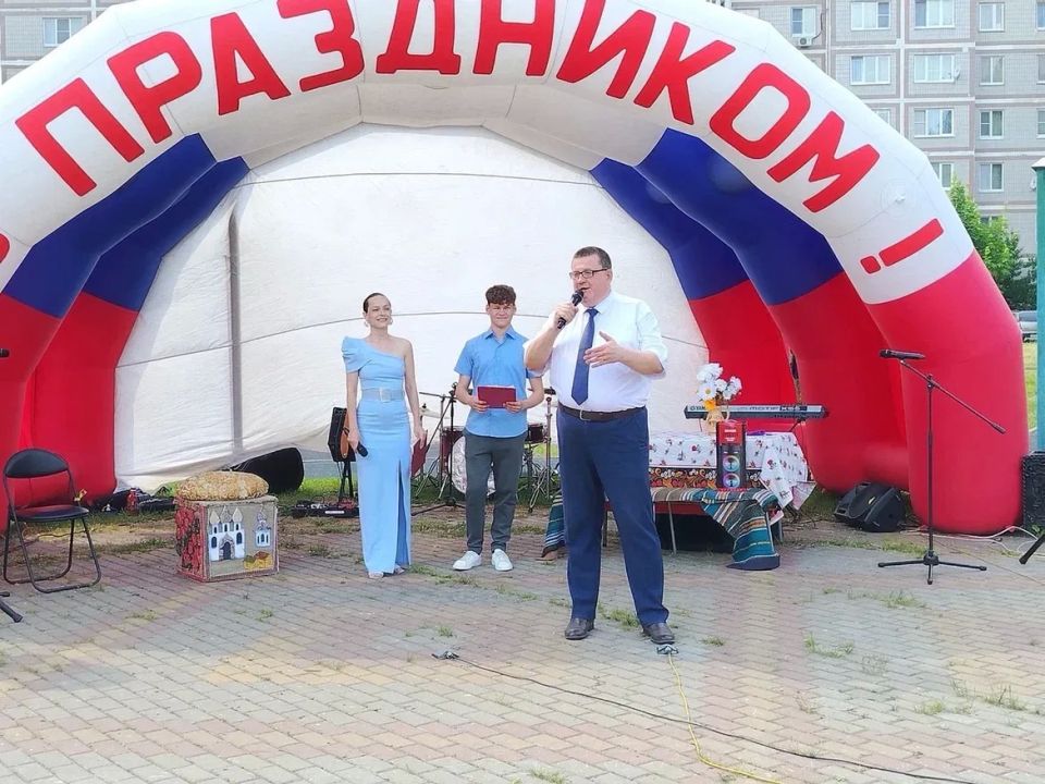 ОБОЛЕНСК. Принял участие в праздновании Дня посёлка «Мой дом — моя гордость» ОБОЛЕНСК. Принял участие в праздновании Дня посёлка «Мой дом — моя гордость»