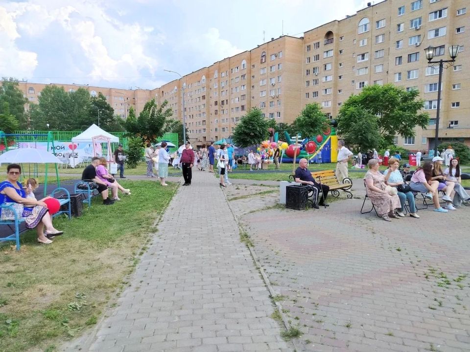 ОБОЛЕНСК. Принял участие в праздновании Дня посёлка «Мой дом — моя гордость» ОБОЛЕНСК. Принял участие в праздновании Дня посёлка «Мой дом — моя гордость»
