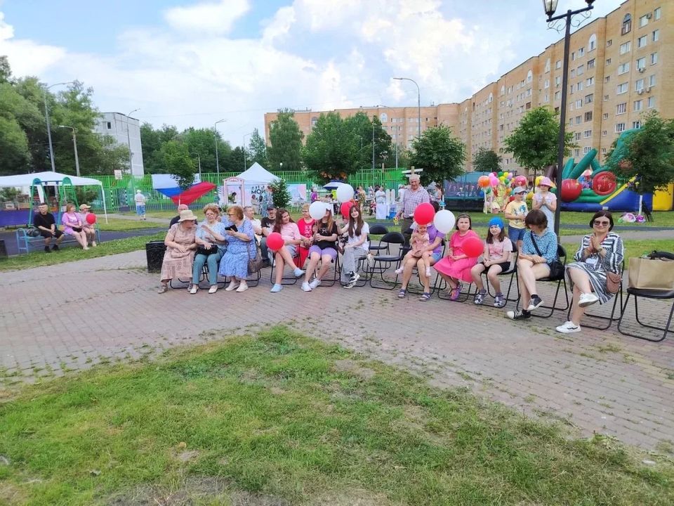 ОБОЛЕНСК. Принял участие в праздновании Дня посёлка «Мой дом — моя гордость» ОБОЛЕНСК. Принял участие в праздновании Дня посёлка «Мой дом — моя гордость»