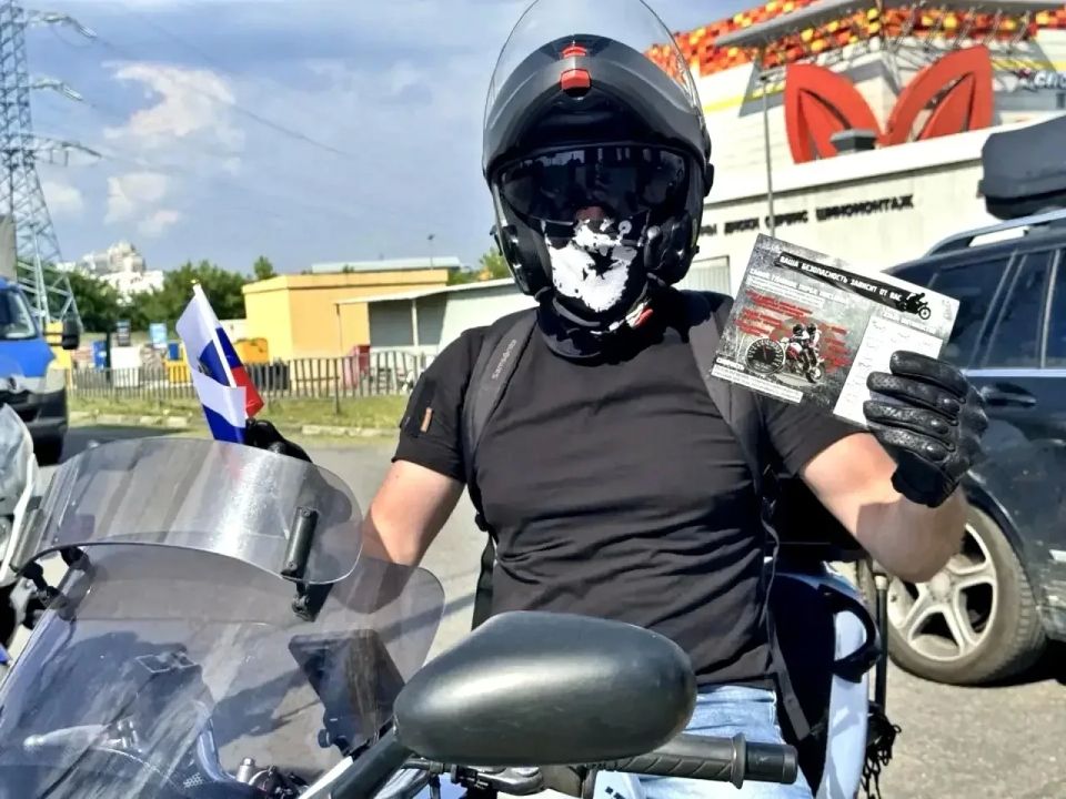 Сотрудники красногорской Госавтоинспекции совместно с коллегами отдела ГИБДД УВД по Северо-Западному административному округу города Москвы провели профилактическую акцию, направленную на повышение безопасности дорожного... Сотрудники красногорской Госавтоинспекции совместно с коллегами отдела ГИБДД УВД по Северо-Западному административному округу города Москвы провели профилактическую акцию, направленную на повышение безопасности дорожного...