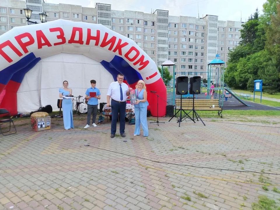 ОБОЛЕНСК. Принял участие в праздновании Дня посёлка «Мой дом — моя гордость» ОБОЛЕНСК. Принял участие в праздновании Дня посёлка «Мой дом — моя гордость»