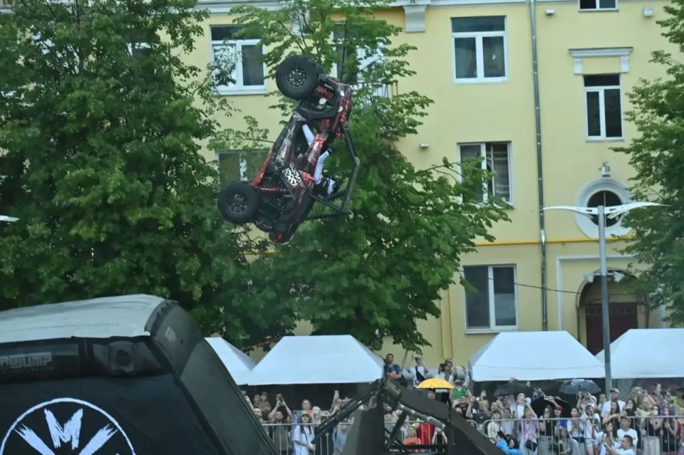 Зрелищное мотошоу прошло в Балашихе Зрелищное мотошоу прошло в Балашихе