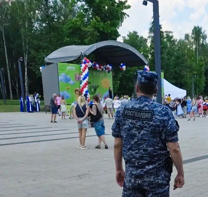 Росгвардейцы обеспечили безопасность праздничных мероприятий в честь Дня России в Подмосковье Росгвардейцы обеспечили безопасность праздничных мероприятий в честь Дня России в Подмосковье