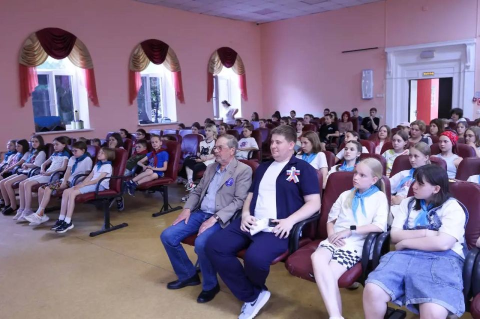 Дуэт Маликовых выступил в центре «Родина» в День России Дуэт Маликовых выступил в центре «Родина» в День России