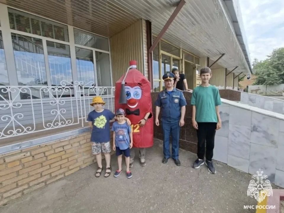 Безопасные каникулы: в «Власьево» прошел День пожарной безопасности Безопасные каникулы: в «Власьево» прошел День пожарной безопасности