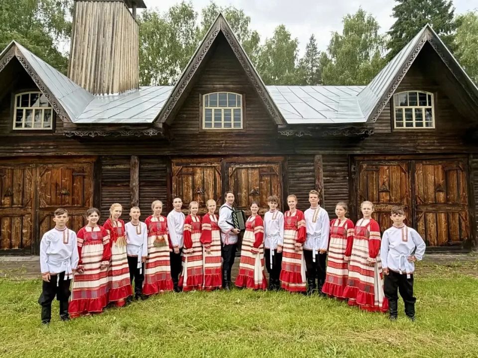 Красногорский ансамбль «Оберег» КДК «Мечта» завоевал Гран-при на Межрегиональном фестивале русской культуры «Обереги России» в Торжке Красногорский ансамбль «Оберег» КДК «Мечта» завоевал Гран-при на Межрегиональном фестивале русской культуры «Обереги России» в Торжке