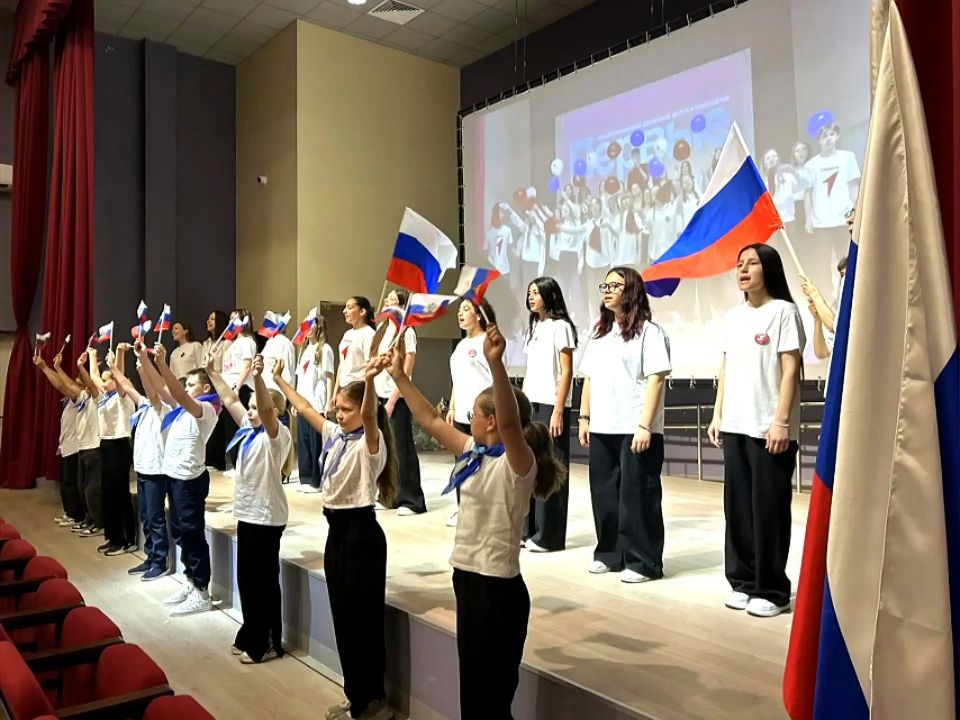 В Верзиловской школе прошло торжество, посвящённое Дню России В Верзиловской школе прошло торжество, посвящённое Дню России