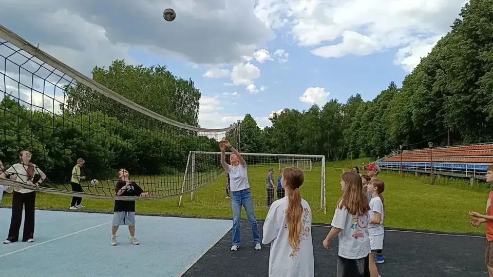 На базе санатория «Вятичи» в рамках партийного проекта «Детский спорт» состоялся мастер-класс по плаванию для участников летней смены «Академия кибертехнологий» На базе санатория «Вятичи» в рамках партийного проекта «Детский спорт» состоялся мастер-класс по плаванию для участников летней смены «Академия кибертехнологий»