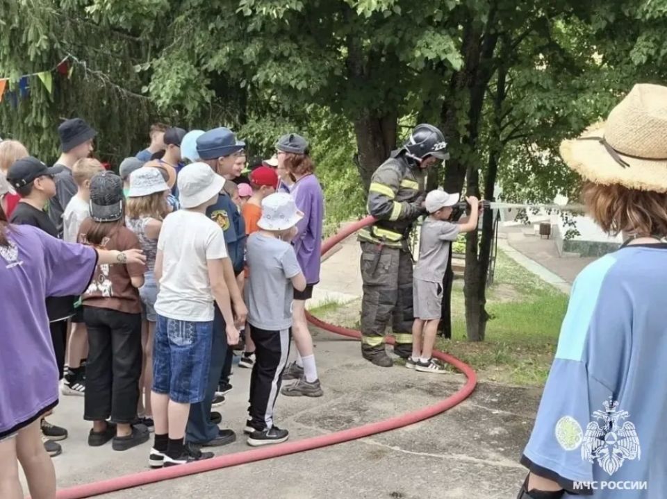 Безопасные каникулы: в «Власьево» прошел День пожарной безопасности Безопасные каникулы: в «Власьево» прошел День пожарной безопасности