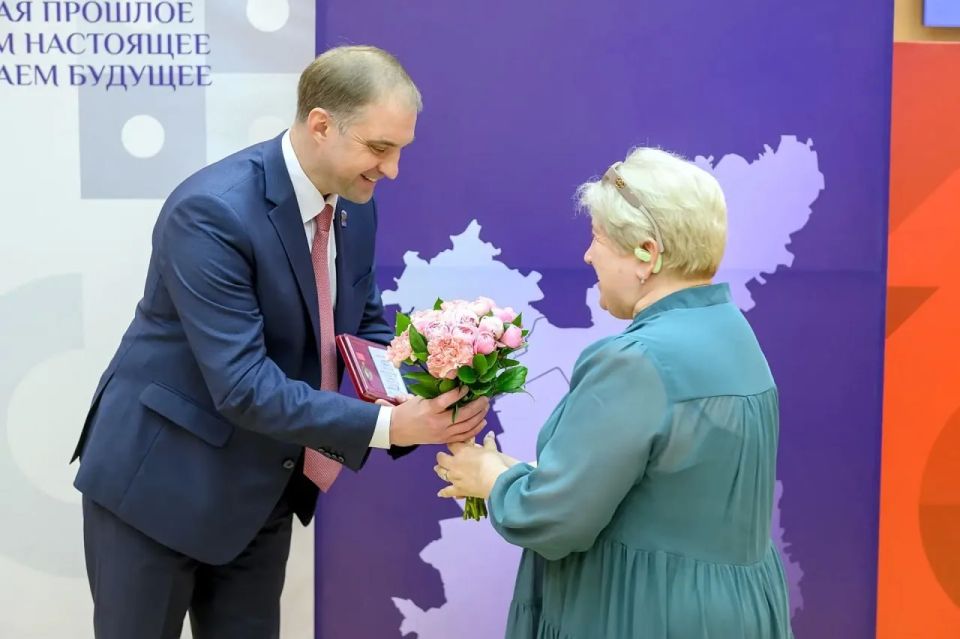 В Подольске наградили сотрудников предприятий текстильной и лёгкой промышленности в честь профессионального праздника В Подольске наградили сотрудников предприятий текстильной и лёгкой промышленности в честь профессионального праздника