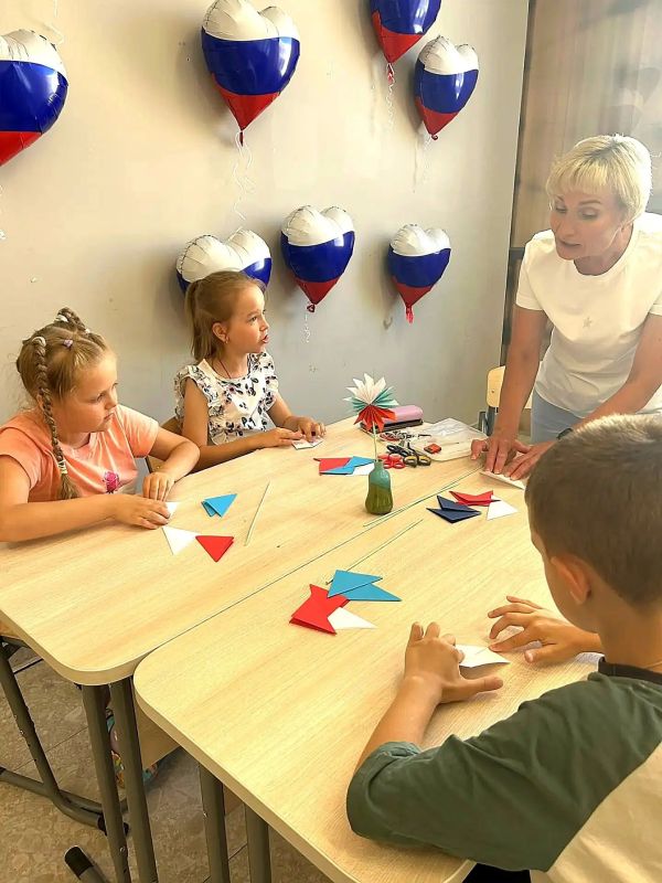 В Верзиловской школе прошло торжество, посвящённое Дню России В Верзиловской школе прошло торжество, посвящённое Дню России