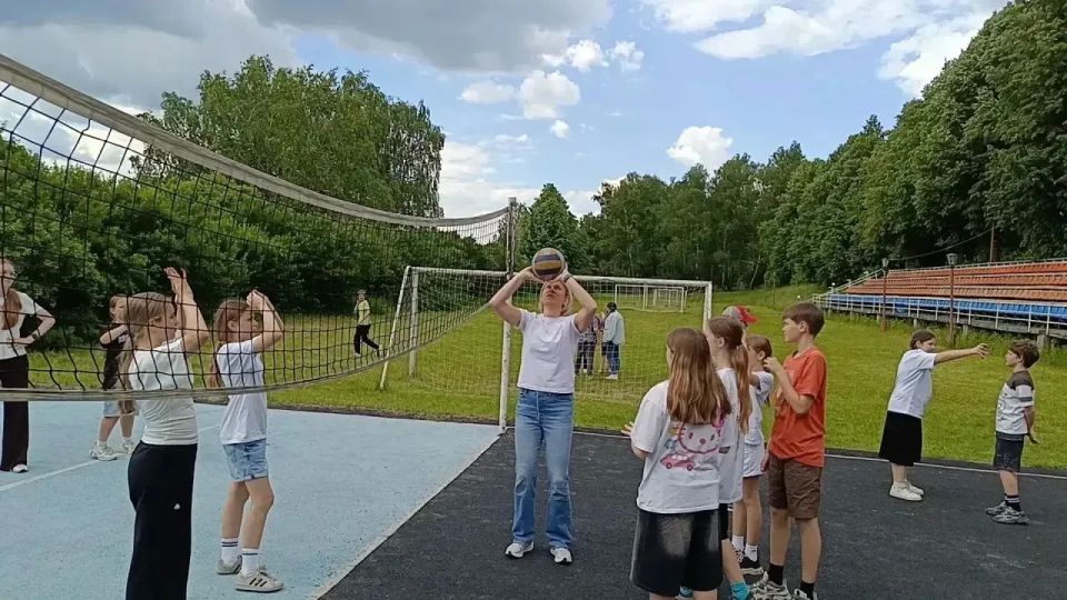 На базе санатория «Вятичи» в рамках партийного проекта «Детский спорт» состоялся мастер-класс по плаванию для участников летней смены «Академия кибертехнологий» На базе санатория «Вятичи» в рамках партийного проекта «Детский спорт» состоялся мастер-класс по плаванию для участников летней смены «Академия кибертехнологий»