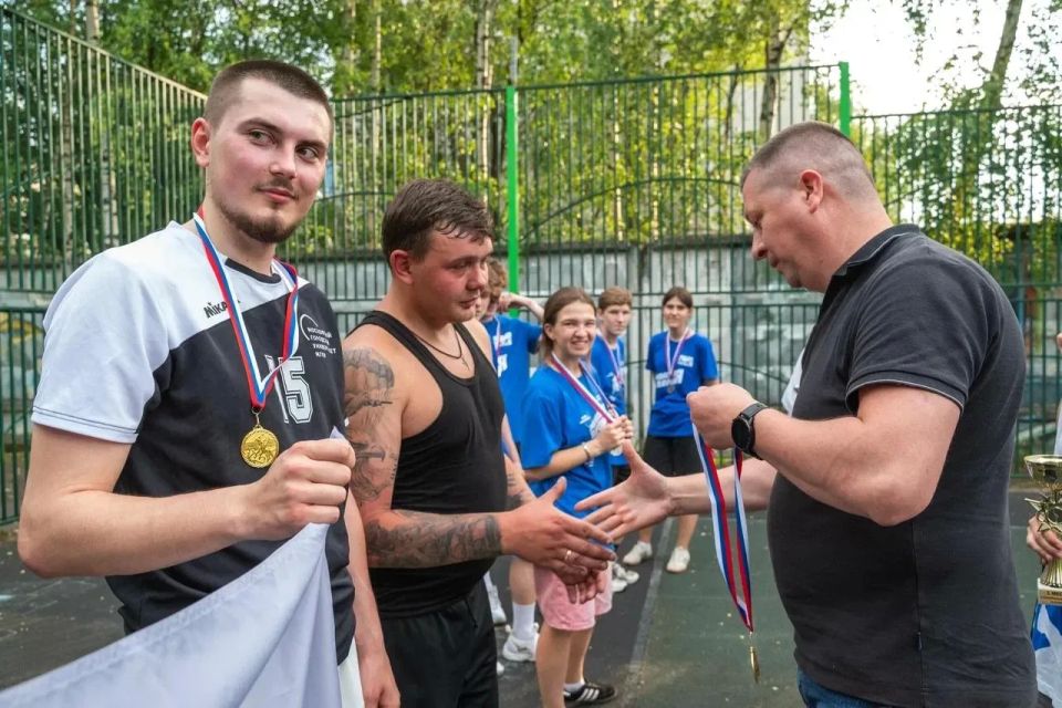 Реутовчане-ветераны СВО одержали победу в волейбольном турнире «Сила России» Реутовчане-ветераны СВО одержали победу в волейбольном турнире «Сила России»