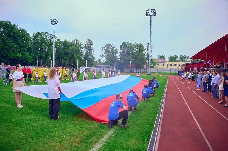 День России на стадионе «Металлург»: футбол, флаг и единство День России на стадионе «Металлург»: футбол, флаг и единство