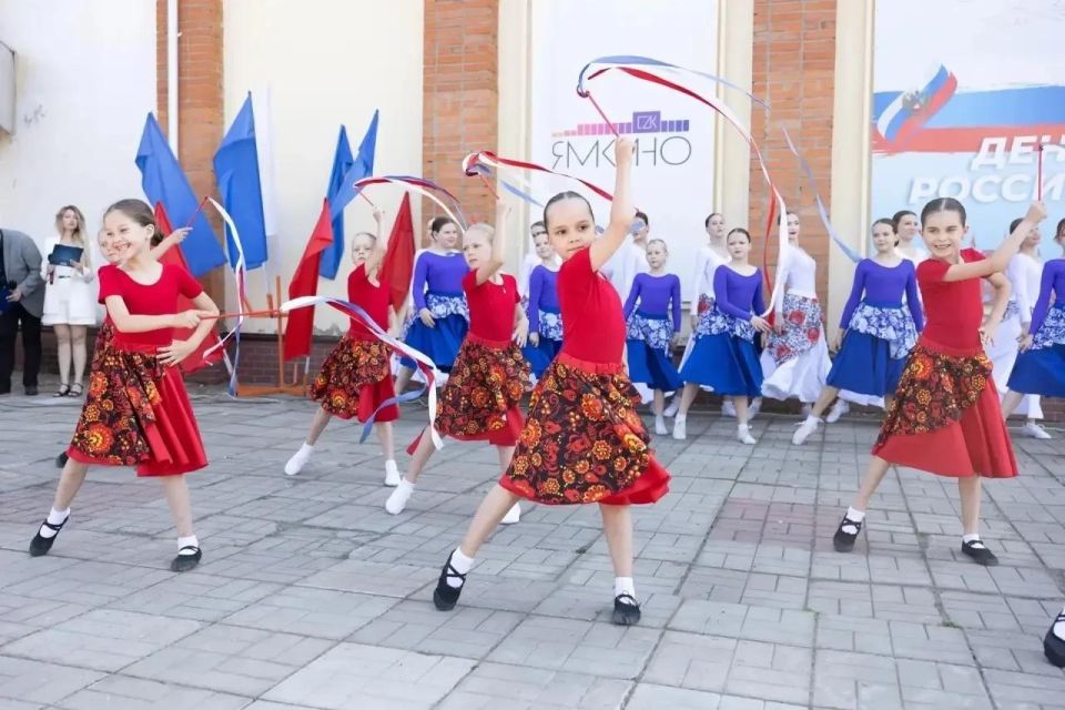 В минувшие выходные в парках, Домах культуры и на других площадках Богородского округа состоялись концерты и праздничные программы, посвящённые Дню России