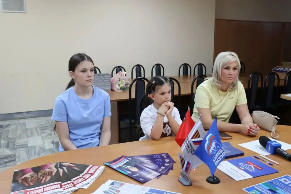 Сергей Мужальских: Сегодня вместе с руководителем местного отделения Ассоциации ветеранов СВО Дмитрием Путренко встретился с семьёй погибшего участника специальной военной операции Владимира Коробкина и поздравил с днём... Сергей Мужальских: Сегодня вместе с руководителем местного отделения Ассоциации ветеранов СВО Дмитрием Путренко встретился с семьёй погибшего участника специальной военной операции Владимира Коробкина и поздравил с днём...