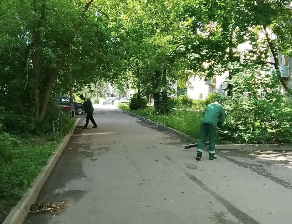 Сотрудники МБУ «Благоустройство СП» продолжают наводить порядок во всех населённых пунктах Сергиево-Посадского округа Сотрудники МБУ «Благоустройство СП» продолжают наводить порядок во всех населённых пунктах Сергиево-Посадского округа