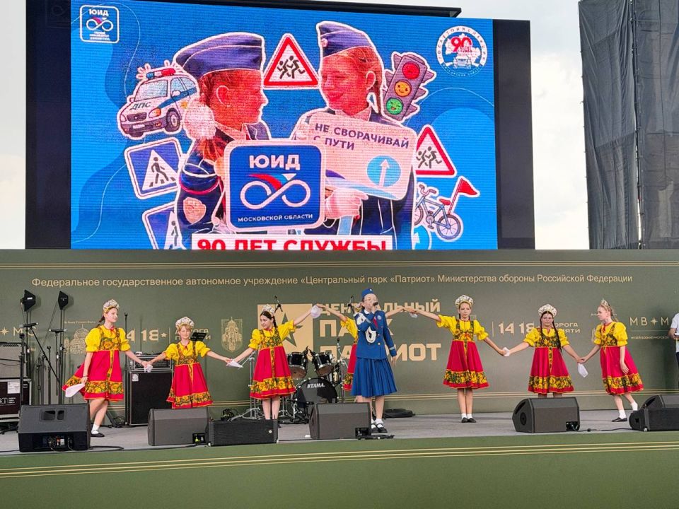 В выходные дни в Одинцово состоялся «Один день с полицией Подмосковья», в рамках которого Госавтоинспекция подготовила несколько интерактивных площадок в теме дорожной безопасности В выходные дни в Одинцово состоялся «Один день с полицией Подмосковья», в рамках которого Госавтоинспекция подготовила несколько интерактивных площадок в теме дорожной безопасности