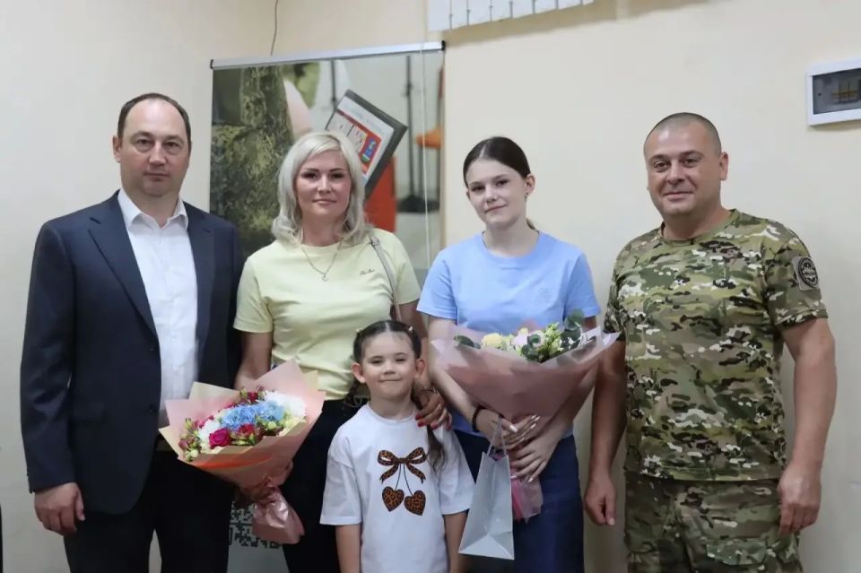 Сергей Мужальских: Сегодня вместе с руководителем местного отделения Ассоциации ветеранов СВО Дмитрием Путренко встретился с семьёй погибшего участника специальной военной операции Владимира Коробкина и поздравил с днём... Сергей Мужальских: Сегодня вместе с руководителем местного отделения Ассоциации ветеранов СВО Дмитрием Путренко встретился с семьёй погибшего участника специальной военной операции Владимира Коробкина и поздравил с днём...
