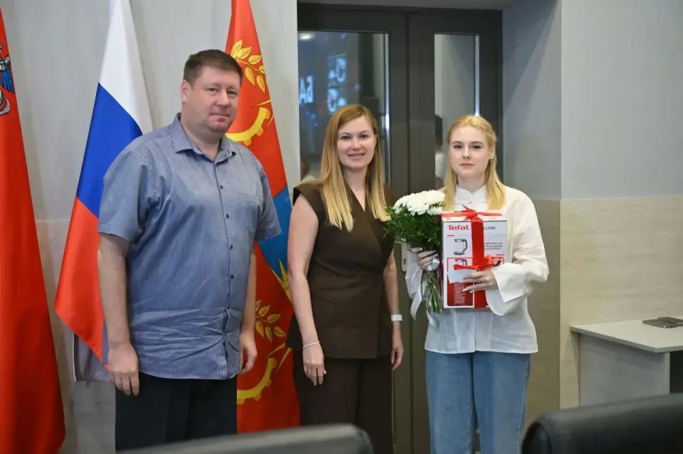 Трем детямсиротам вручили ключи от жилых помещений в Балашихе Трем детямсиротам вручили ключи от жилых помещений в Балашихе