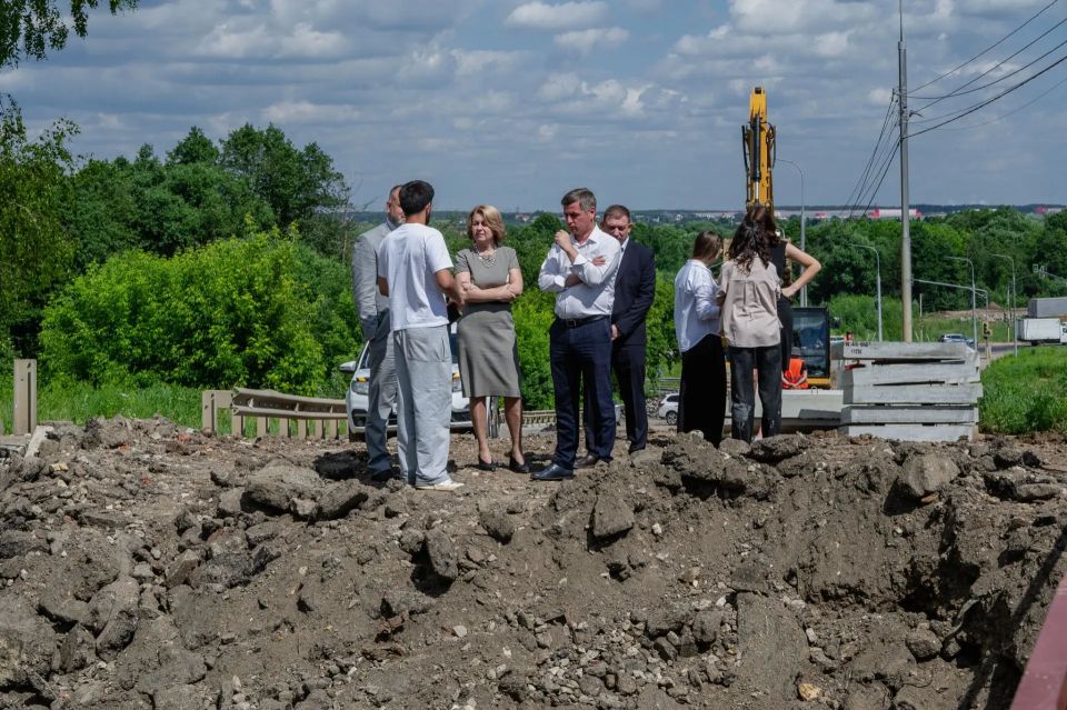 Проверила, как идёт устройство временной дороги вблизи деревни Щербинка Проверила, как идёт устройство временной дороги вблизи деревни Щербинка