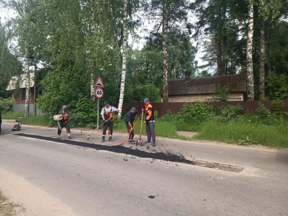 В городе продолжаются ремонтные работы по восстановлению дорожного полотна В городе продолжаются ремонтные работы по восстановлению дорожного полотна