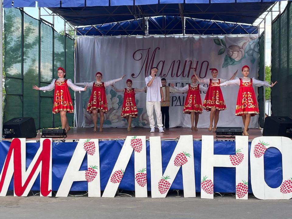 Песни, танцы и хороводы: День посёлка в Малино прошёл в русском стиле Песни, танцы и хороводы: День посёлка в Малино прошёл в русском стиле