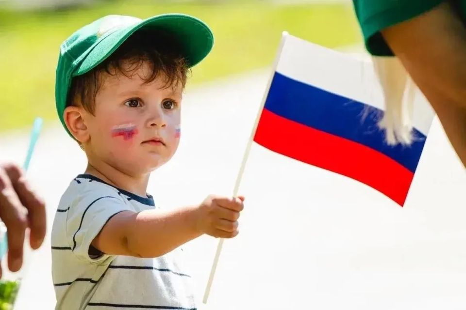 Порядка 100 тысяч человек посетили общеобластное мероприятие «С Россией в сердце» в парках Подмосковья Порядка 100 тысяч человек посетили общеобластное мероприятие «С Россией в сердце» в парках Подмосковья