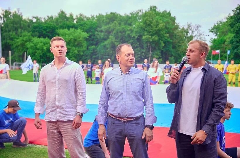 День России на стадионе «Металлург»: футбол, флаг и единство День России на стадионе «Металлург»: футбол, флаг и единство