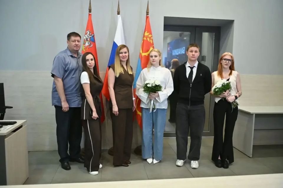 Трем детямсиротам вручили ключи от жилых помещений в Балашихе Трем детямсиротам вручили ключи от жилых помещений в Балашихе
