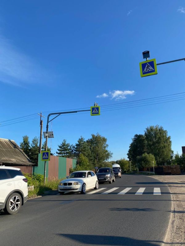 В Богородском округе на 12 региональных дорогах специалисты Мосавтодора провели работы по летнему содержанию – убрали мусор и смёт, а также отремонтировали ямы, знаки и ограждения, сообщили в Минтрансе Подмосковья