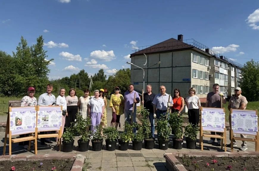 В д. Ложки появилась новая сиреневая аллея В д. Ложки появилась новая сиреневая аллея