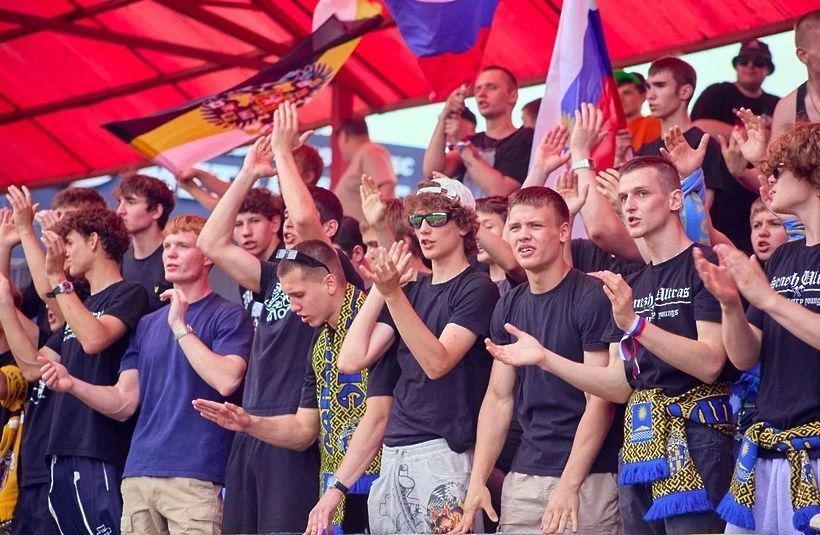 День России на стадионе «Металлург»: футбол, флаг и единство День России на стадионе «Металлург»: футбол, флаг и единство