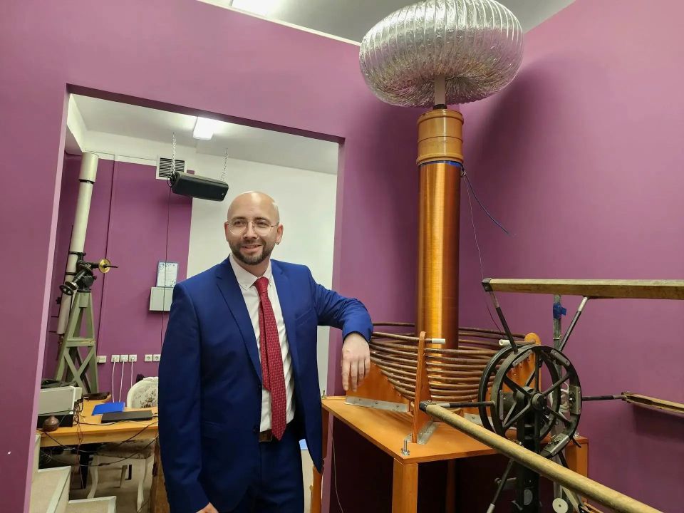 В Реутове учитель превратил личную коллекцию в школьный музей В Реутове учитель превратил личную коллекцию в школьный музей