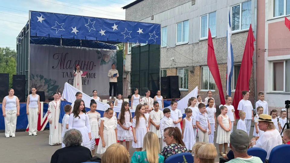 Песни, танцы и хороводы: День посёлка в Малино прошёл в русском стиле Песни, танцы и хороводы: День посёлка в Малино прошёл в русском стиле