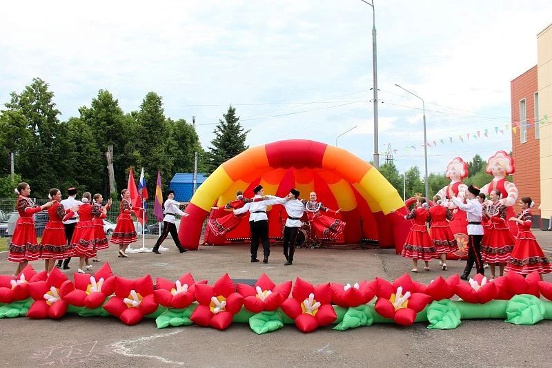 13 июня в посёлке имени Цюрупы царила атмосфера настоящего торжества 13 июня в посёлке имени Цюрупы царила атмосфера настоящего торжества