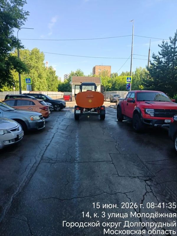 Чистота и порядок: в Долгопрудном продолжается уборка городских территорий Чистота и порядок: в Долгопрудном продолжается уборка городских территорий