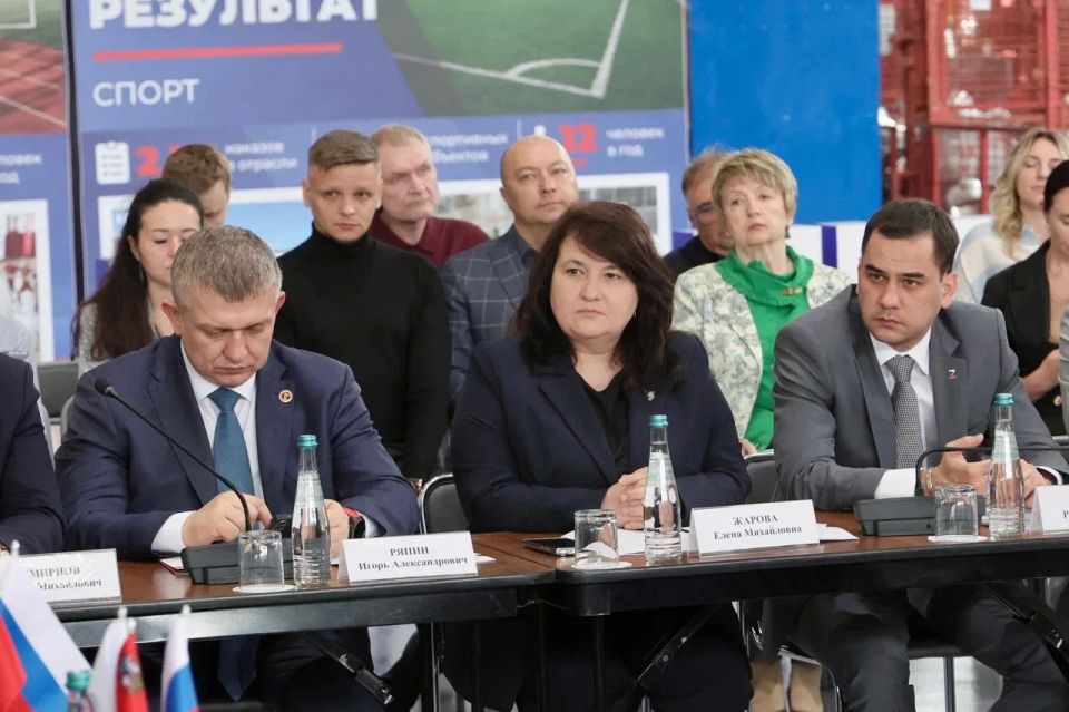 Сергей Юров: Сегодня в Балашихе вместе с Игорем Юрьевичем Брынцаловым провели тематический круглый стол, посвященный развитию экономики и промышленности Сергей Юров: Сегодня в Балашихе вместе с Игорем Юрьевичем Брынцаловым провели тематический круглый стол, посвященный развитию экономики и промышленности