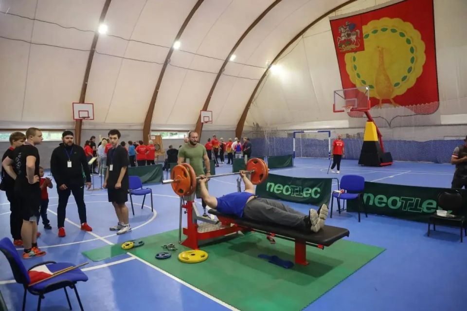 В физкультурнооздоровительном комплексе «Звезда» прошёл традиционный фестиваль спорта инвалидов Московской области — участники состязались в пауэрлифтинге и дартсе В физкультурнооздоровительном комплексе «Звезда» прошёл традиционный фестиваль спорта инвалидов Московской области — участники состязались в пауэрлифтинге и дартсе