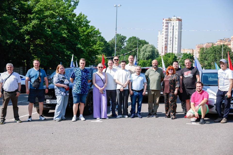 В честь Дня России в Ленинском городском округе состоялся патриотический автопробег В честь Дня России в Ленинском городском округе состоялся патриотический автопробег